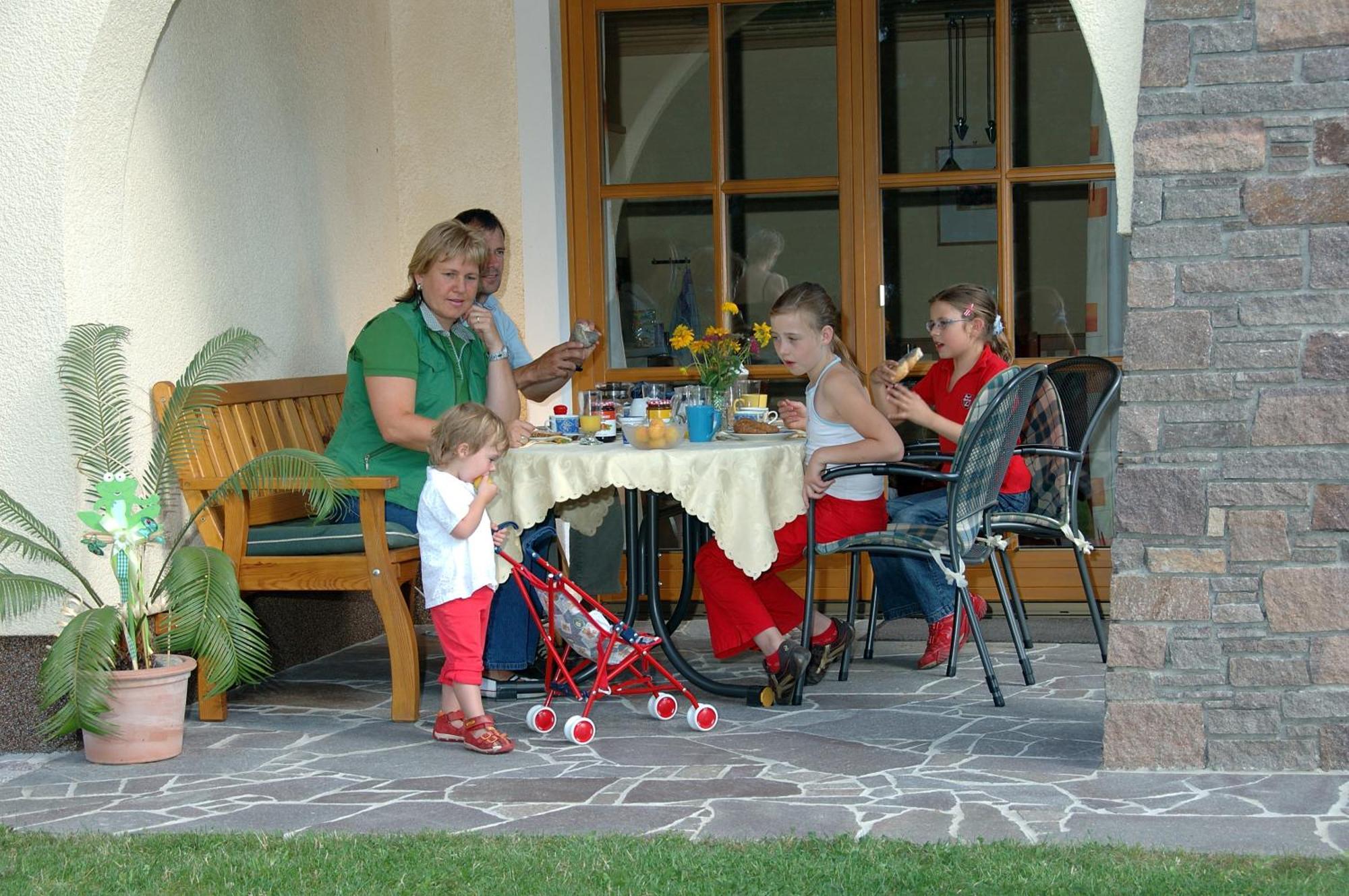 Ferienparadies Truppe Velden am Woerthersee Exterior photo