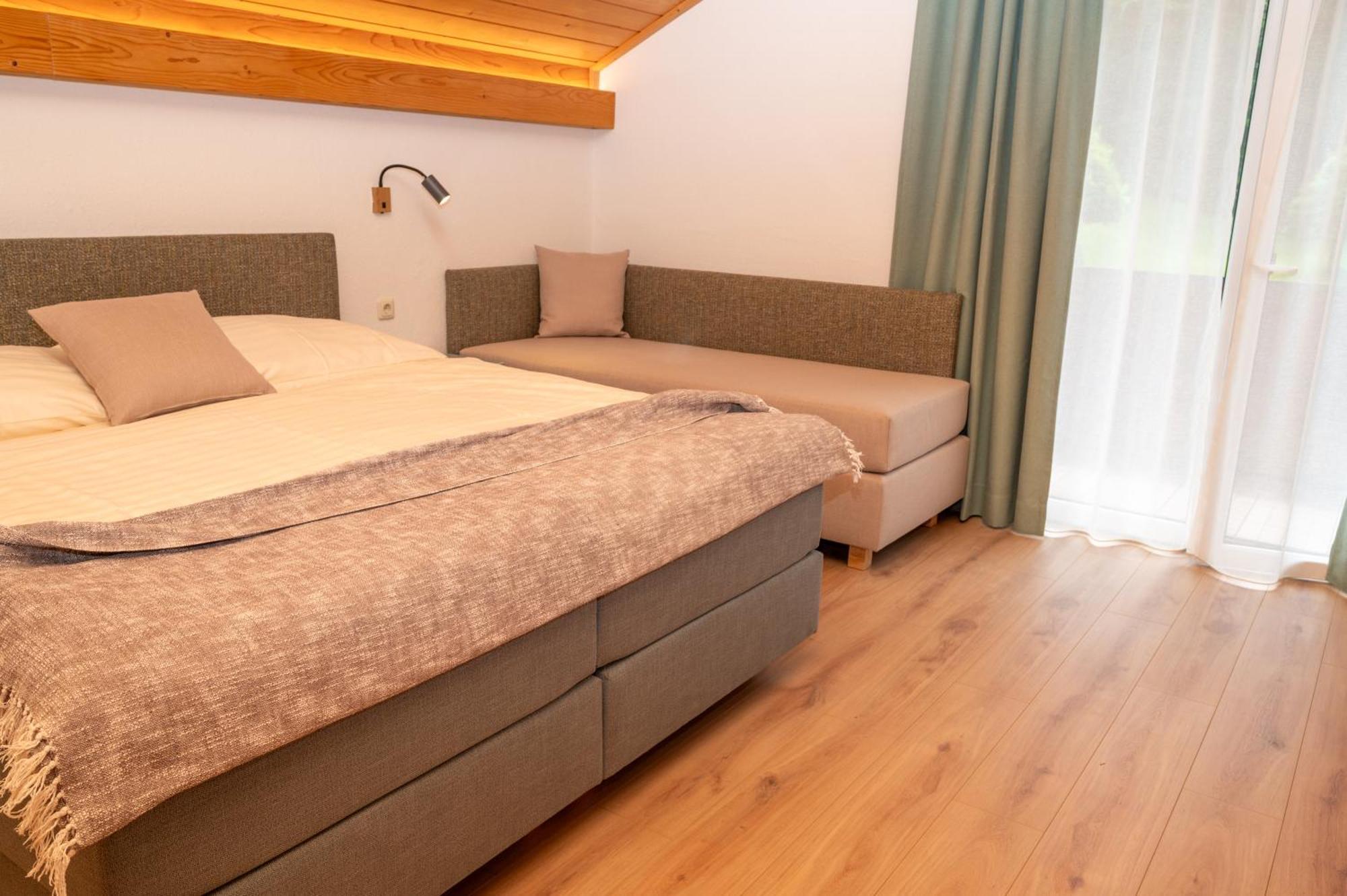 Ferienparadies Truppe Velden am Woerthersee Room photo